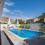 Stone Lemon With Pool In Βίλα