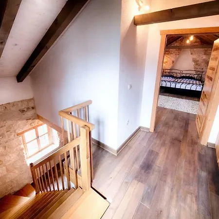 Stone Lemon With Pool In 빌라