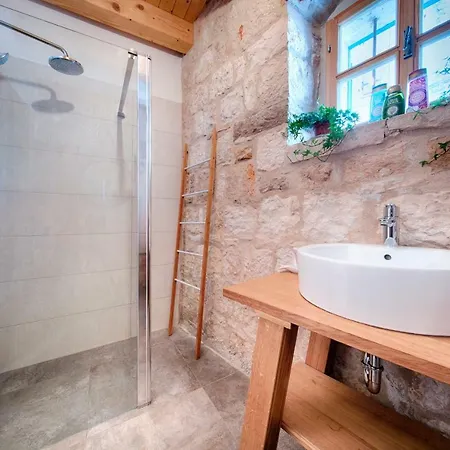 Stone Lemon With Pool In Vis