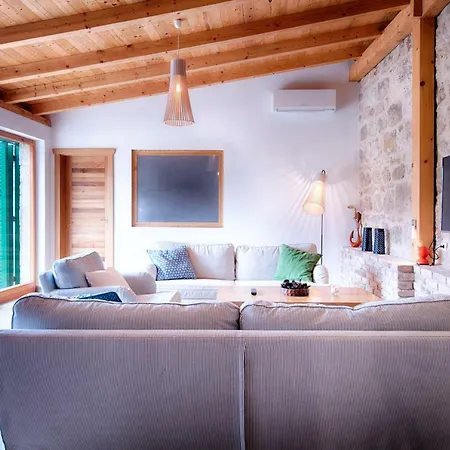 Vila Stone Lemon With Pool In