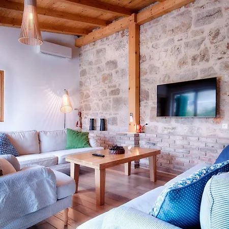 Vila Stone Lemon With Pool In