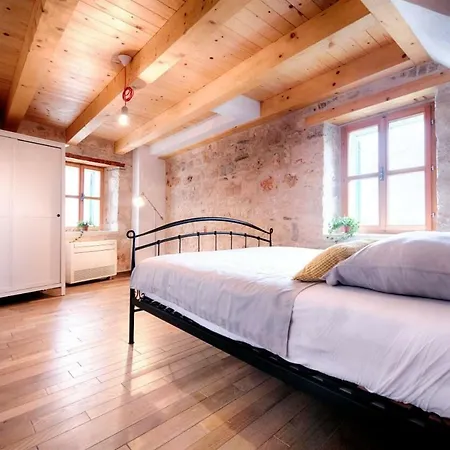 Stone Lemon With Pool In Vila