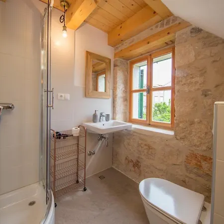 Vila Stone Lemon With Pool In