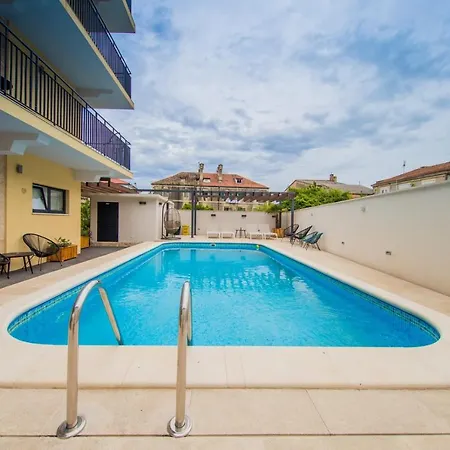 Vila Stone Lemon With Pool In